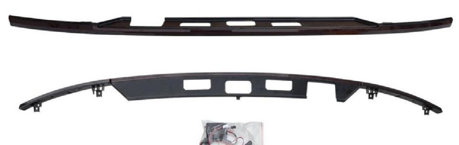 Range Rover dynamic through-type tail lights